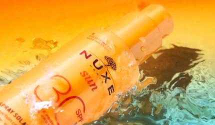 Nuxe choisit la pompe PZ Twist d'Aptar pour sa gamme de soins solaires