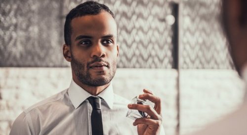 Aux États-Unis, Noirs et Hispaniques portent plus de parfums, selon NPD